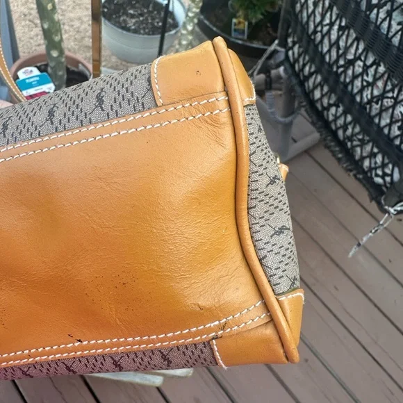 Yves Saint Laurent Vintage Elegant Tan and Brown Designer Cross Body Bag - Picture 8 of 12